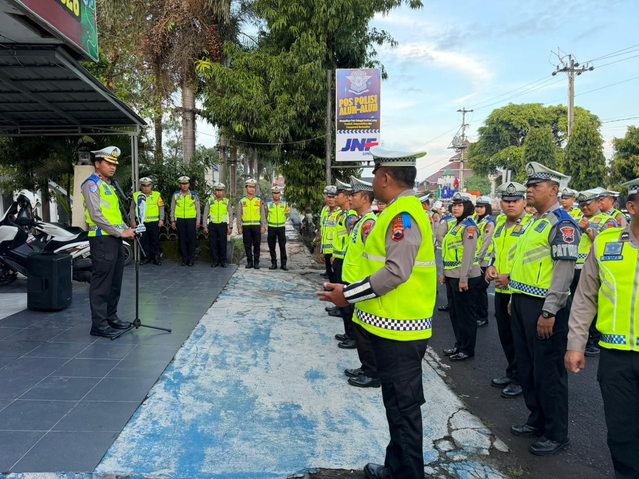 Apel Pengecekan Personil Operasi Keselamatan Candi 2026, Kasatgas Kamseltibcarlantas Tekankan Pendekatan Humanis